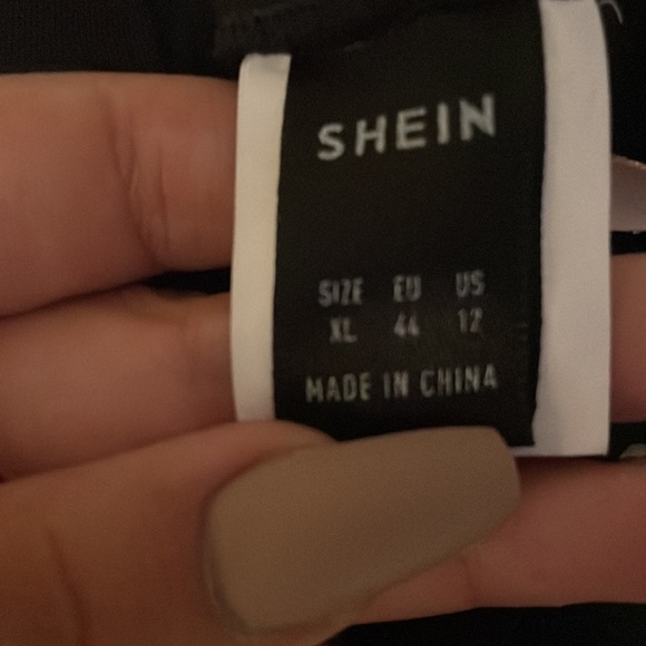 I am selling this because it doesn’t fit me no more and not my style. - Picture 4 of 4